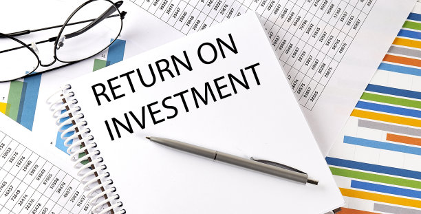 笔记本与文本投资回报。图和白色背景，业务概念图片下载