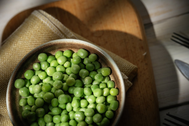 菜板上的豆子图片下载