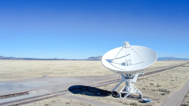 位于新墨西哥州的甚大阵列是用于射电天文学的巨型射电望远镜，用于研究天体和来自外太空的无线电波图片下载