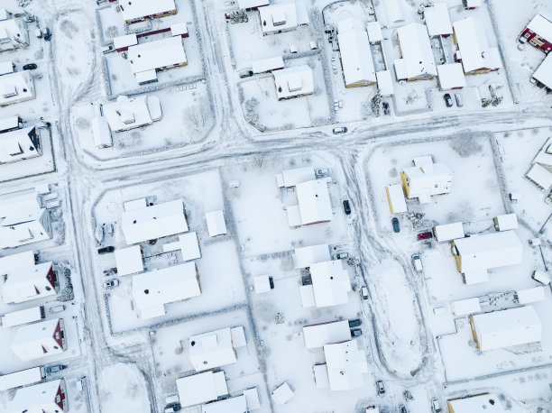 别墅小区的冬天从上面看图片下载