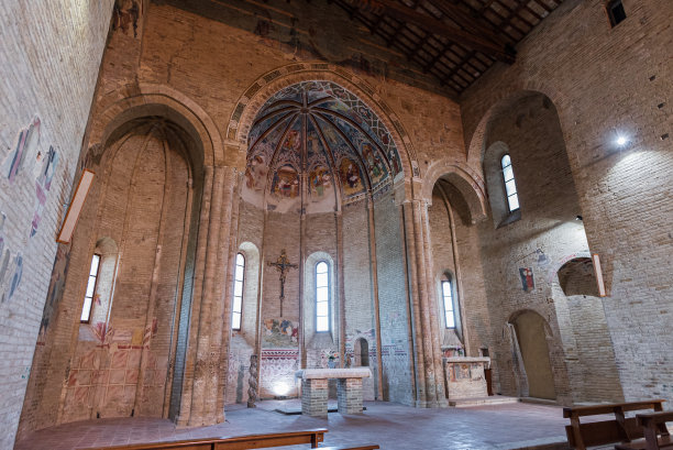 奥菲达，阿斯科利皮切诺，马尔凯。圣玛丽亚德拉罗卡教堂图片下载