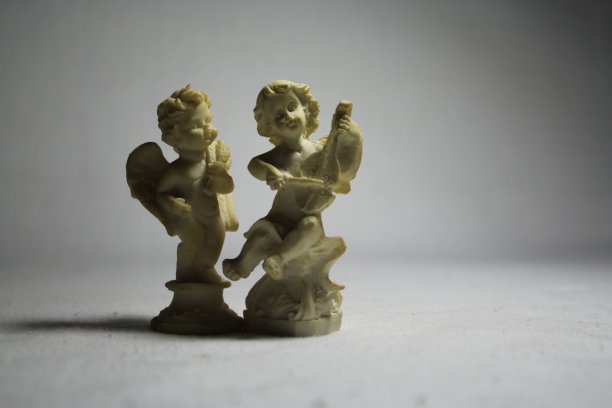 小天使雕像图片下载