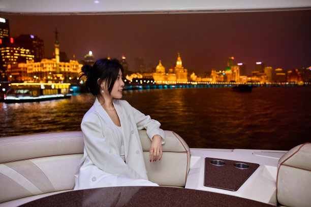 豪华女子游艇在上海。图片下载