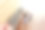 男人在房子的餐厅里看着窗边恋爱的白种另类女子，感受着爱情和温柔的新婚夫妇图片下载
