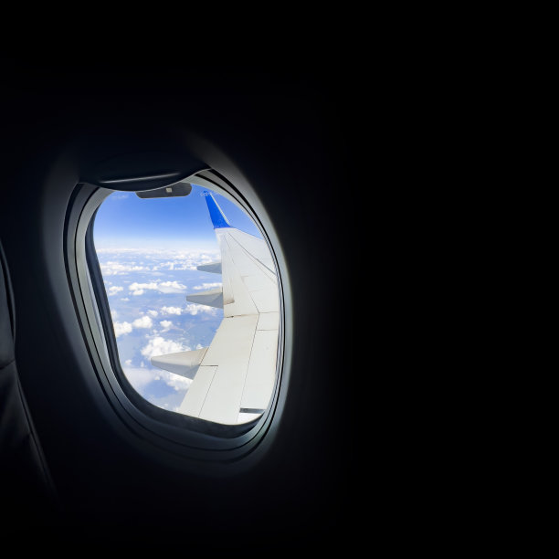 从飞机窗口看机翼图片下载