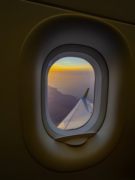 飞马航空的飞行翼从舷窗视图图片下载