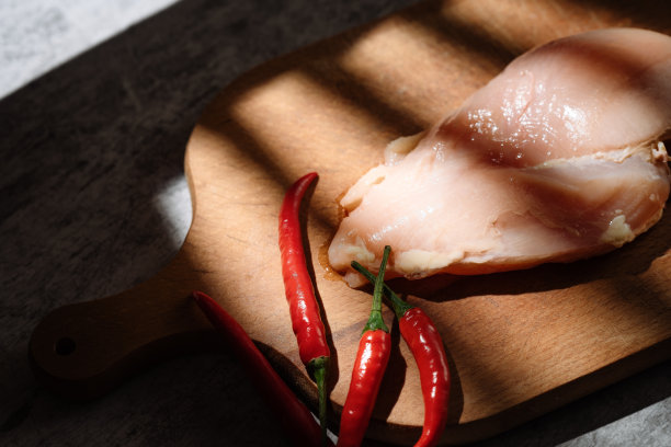 阳光照在鸡胸上图片下载