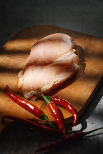 阳光照在鸡胸上图片下载