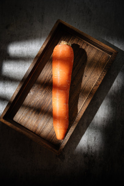 阳光照在胡萝卜上图片下载