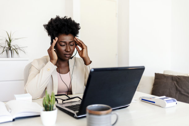 与人打交道让人筋疲力尽。图片下载