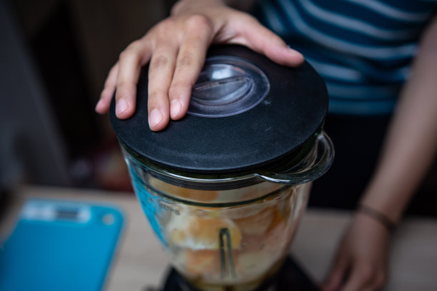 用新鲜的天然果汁享受一天图片下载