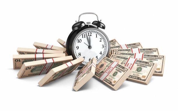 10美元纸币和黑色闹钟图片下载