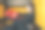 年轻的黑发女子在健身俱乐部的健身房里进行拳击训练图片下载