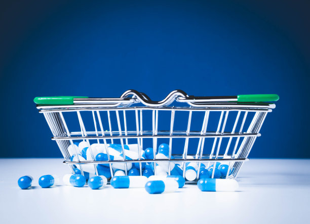 药物治疗。治疗计划。平板电脑和日历。图片下载