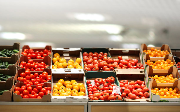 在市场上买蔬菜和水果图片下载