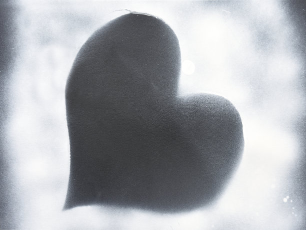 在黑色上喷漆图片下载