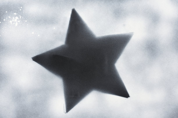 在黑色上喷漆图片下载