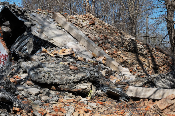 建筑残骸,废墟。垃圾成堆的背景。污染、地震、自然灾害的概念。图片下载