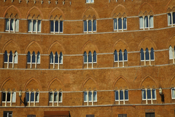 锡耶纳，意大利托斯卡纳帕里奥的历史名城图片下载