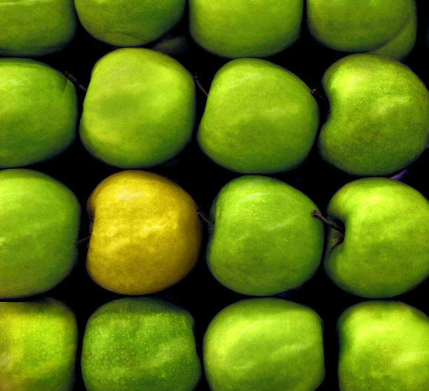 在人群中脱颖而出图片下载