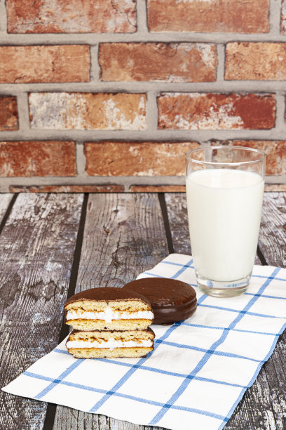 巧克力面包和牛奶图片下载