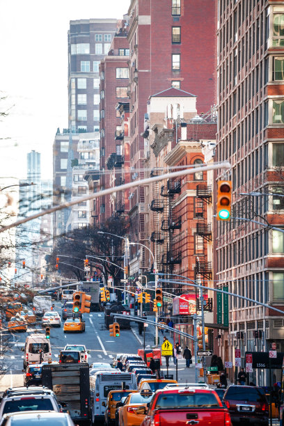 纽约市东哈莱姆区的交通图片下载