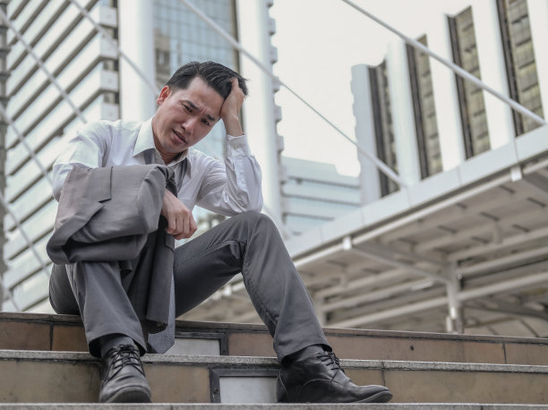 强调亚洲的商人图片下载