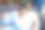 男女情侣躺在家里的沙发上互相拥抱图片下载