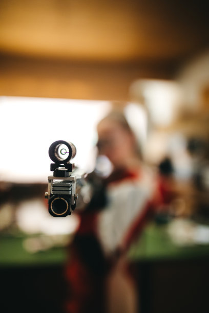 女子射击训练图片下载