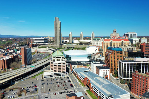 空中拍摄的奥尔巴尼，纽约，美国，在晴朗的日子图片下载