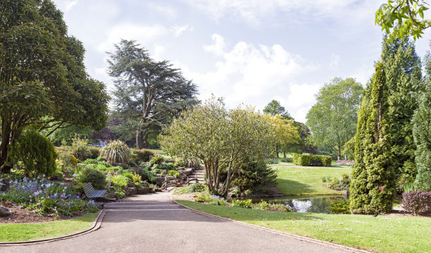 萨默塞特的公园桥和池塘图片下载