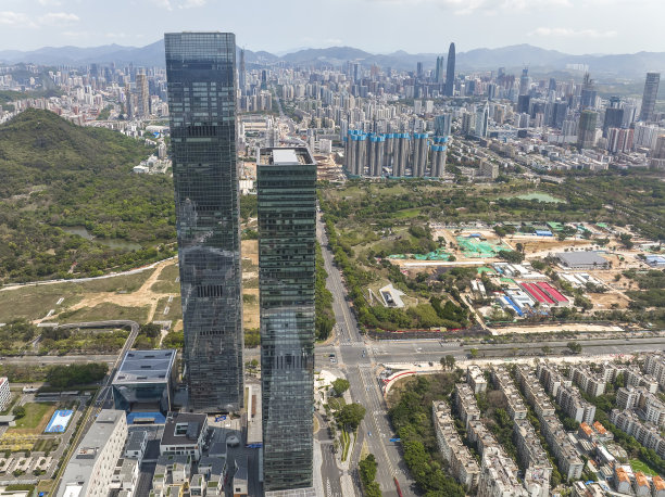 中国深圳城市中心区白天天际线的鸟瞰图图片下载