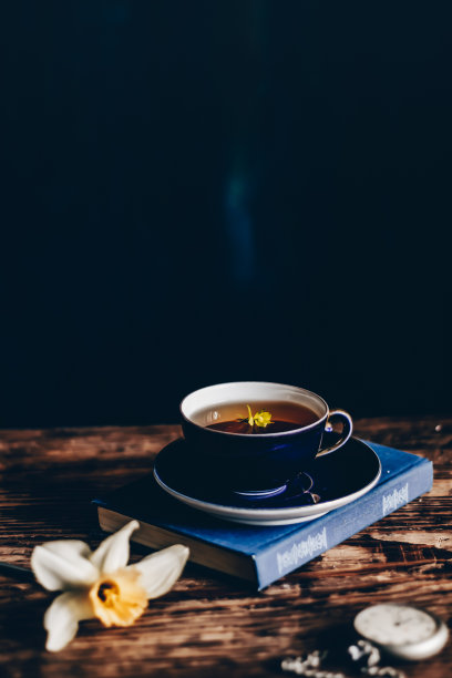 茶。复古的成分。专注于茶液。图片下载