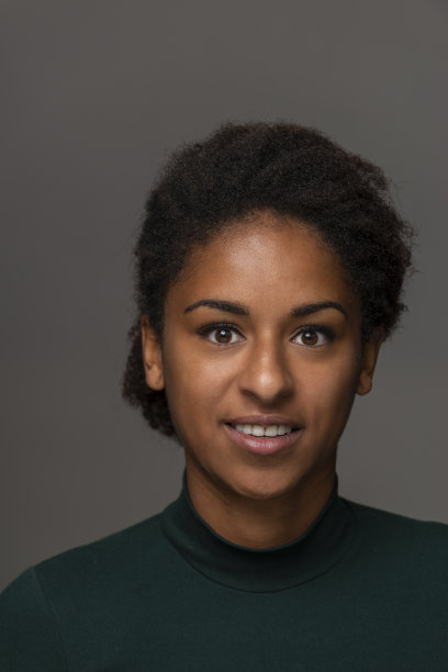 骄傲自信的女人图片下载