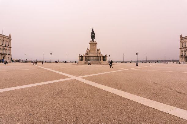 里斯本的地标Praça do Comercio图片下载