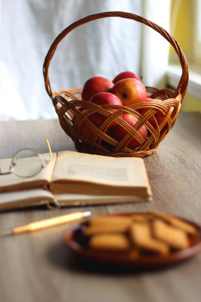 饼干，苹果和书图片下载