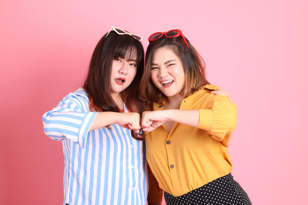 快乐的亚洲朋友图片下载