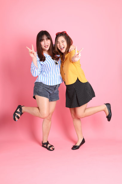 快乐的亚洲朋友图片下载