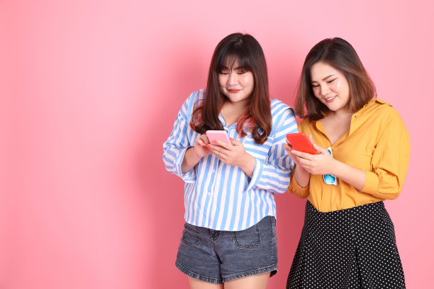 快乐的亚洲朋友图片下载