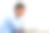 失意的商人在办公桌上用笔记本电脑图片下载