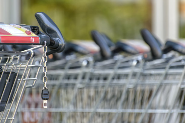 购物中心里的购物车图片下载