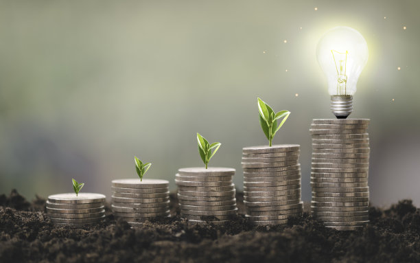硬币堆成灯泡。经营理念，节能理念图片下载