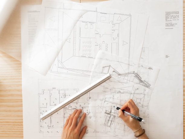 手绘草图和设计建筑蓝图图片下载