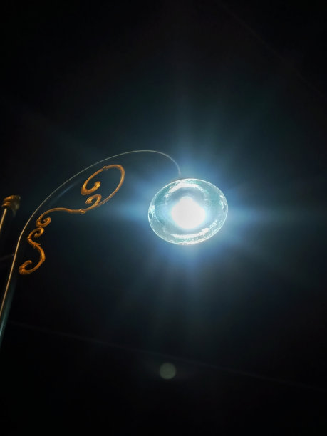 在黑暗中发光图片下载