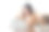 快乐积极的年轻亚洲女性享受在线交流在家里。图片下载