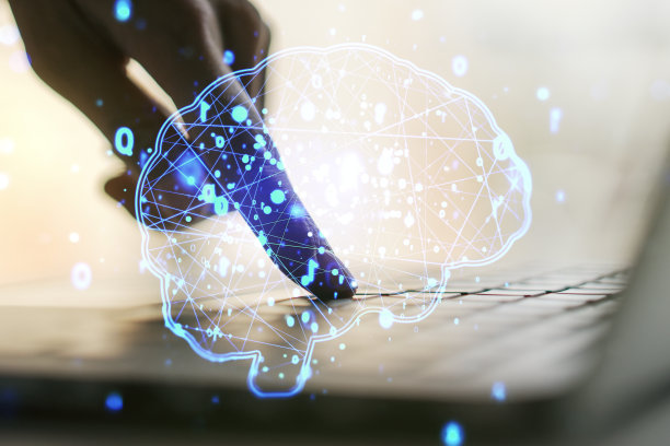 创造性人脑微电路的双重曝光，手在电脑键盘上打字。未来技术和人工智能概念图片下载