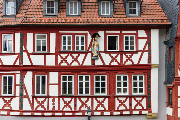 德国Ochsenfurt的一个巨大的木材框架立面图片下载