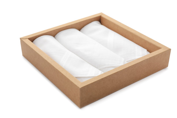 一套时尚的手帕在盒子上孤立的白色图片下载