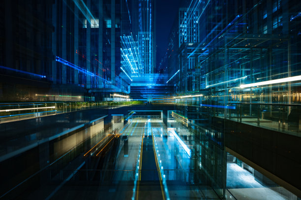 夜晚的现代密集建筑图片下载