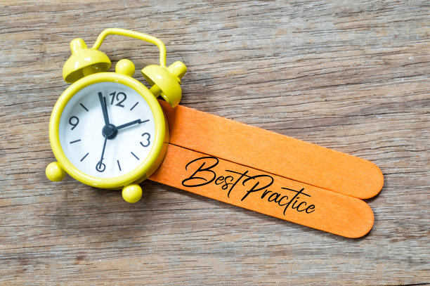 最好的做法写在冰淇淋棒木制背景。图片下载